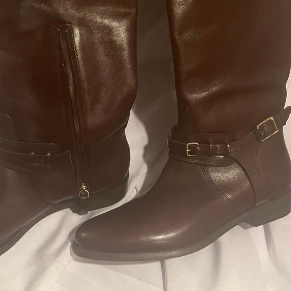 MAKE AN OFFER !!!  Burberry Brand New NWOB Leather Boots md Italy  Brn  sz8 - Picture 2 of 16